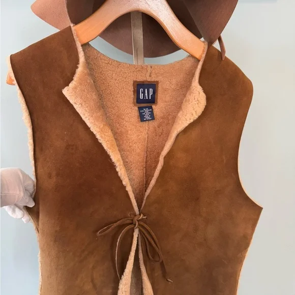 GAP Women's Brown Shearling Vest - Picture 2 of 6